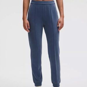 Lululemon Softstreme Classic-Fit High-Rise “Jogger” in Blue Twill